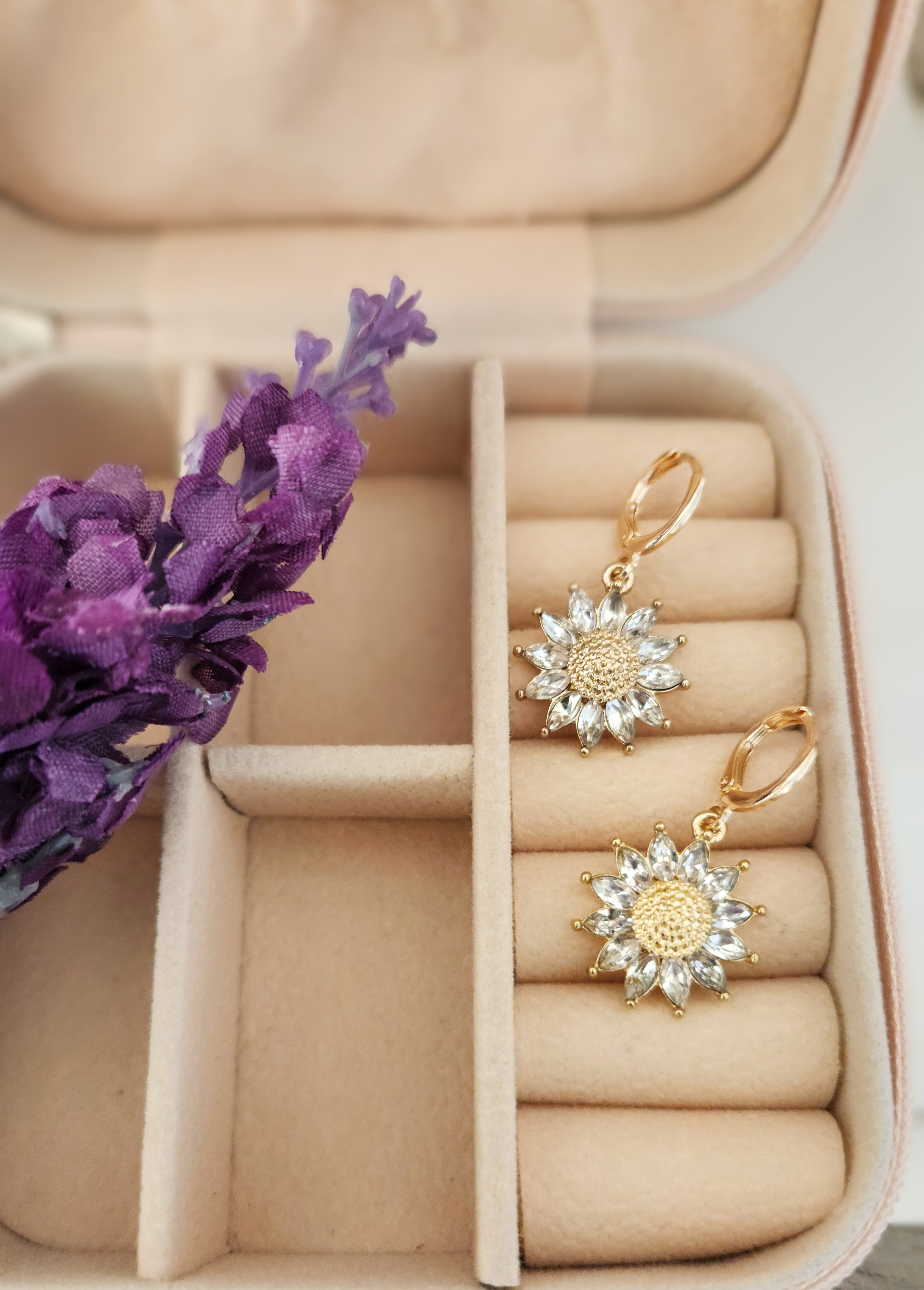 Gold Daisy Earrings