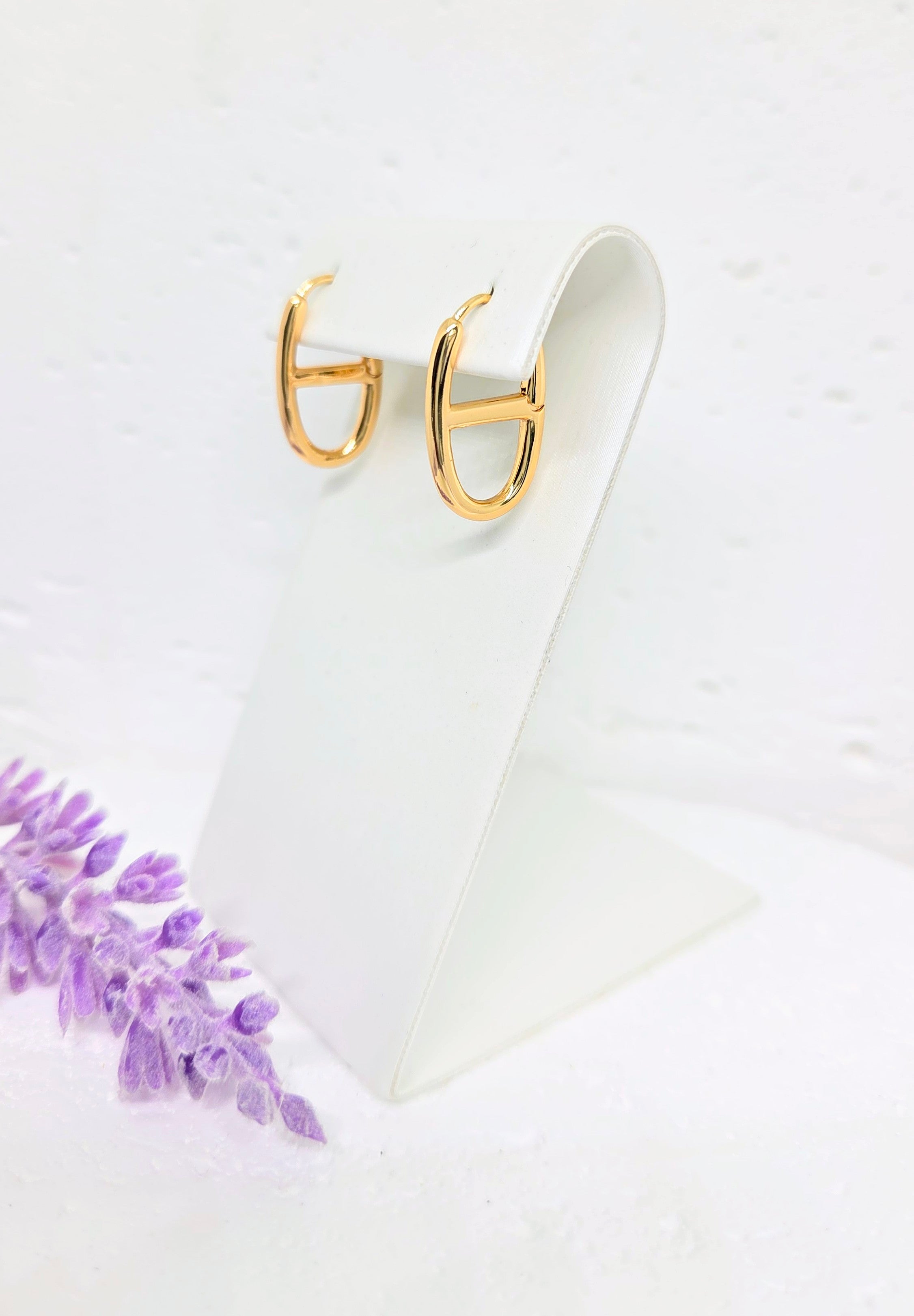 Minimal Oval Huggie Earrings